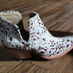 Size 8.5 Cowhide Ariat Dress Boots